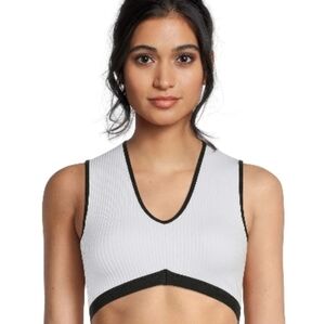 No Boundaries Juniors' Seamless Retro Plunge Bralette,